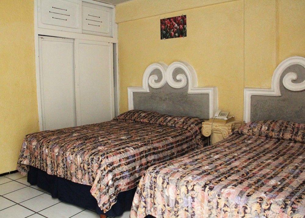 فندق هوتل سويتس إليا نويمي ميريدا المظهر الخارجي الصورة